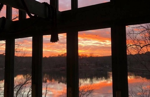 Piney Cabin | Little A-frame, Big porch on Lake Hamilton, Boat Dock, Deck, Fire pit, Kayaks