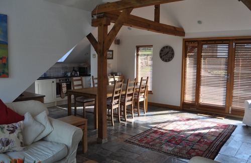 Tonbridge Cottage | * Little Apple Barn * Hamptons Farmhouse, Child Friendly Holidays