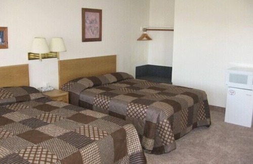 Green River Hotel | Little Bear Motel