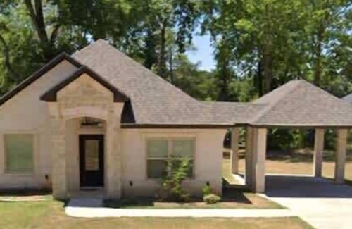 Tyler House | Little Bit Country Su