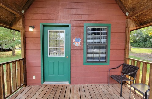 Dandridge Cabin | Little Cabin ~ Rustic, Affordable, Family Friendly - Walking Distance to Lake.