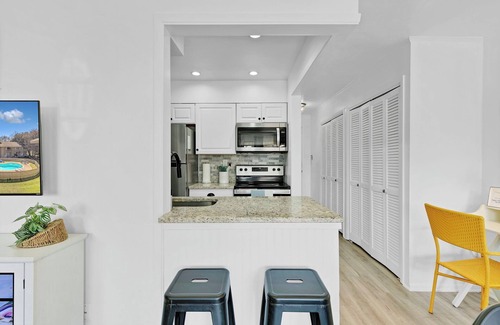 Daphne Condo | Little Condo By The Bay