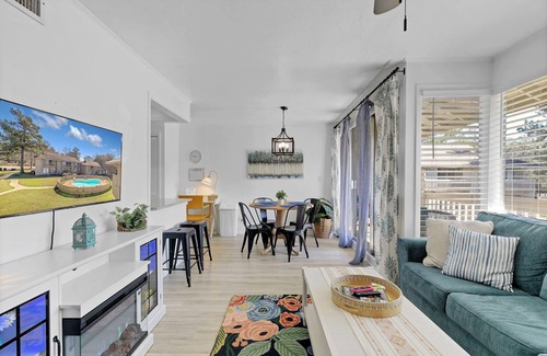 Daphne Condo | Little Condo By The Bay