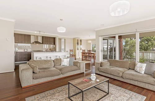 Port Fairy House | Little Croft - Central Home Stones Throw To Town