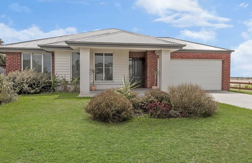 Port Fairy House | Little Croft - Central Home Stones Throw To Town