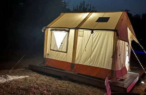 Lorena RV Rental | Little Dipper Two-Starlite Glampground