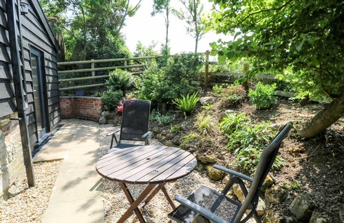 Ryde Cottage | LITTLE DUXMORE BARN, pet friendly, character holiday cottage in Ryde