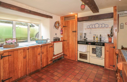 Inchbrook House | LITTLE END, family friendly, character holiday cottage in Stroud