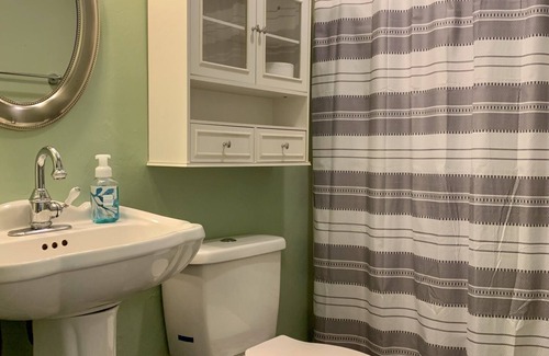 Prairie Grove House | Little House In The Grove Private, Comfortable, Squeaky Clean!