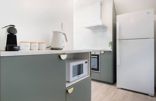 Riverside House | Little House on The Hill in Riverside