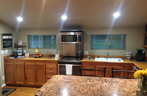 Lookout Valley Neighborhood Association House | Little house on the river