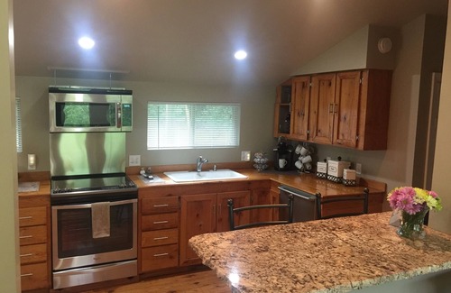 Lookout Valley Neighborhood Association House | Little house on the river