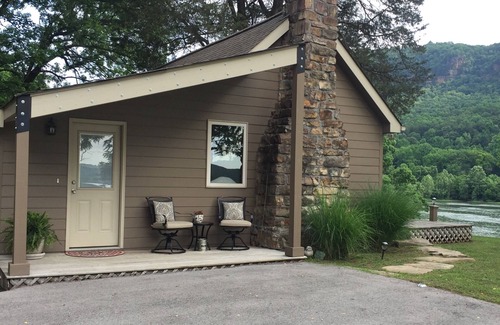 Lookout Valley Neighborhood Association House | Little house on the river