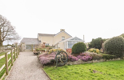 Betws yn Rhos House | Little House Ty Newydd