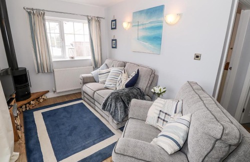 Betws yn Rhos House | Little House Ty Newydd