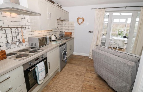 Betws yn Rhos House | Little House Ty Newydd