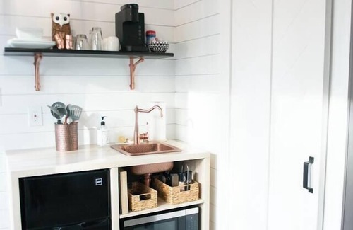 Miller Grove House | Little Luxe Romantic Treehouse Cabin