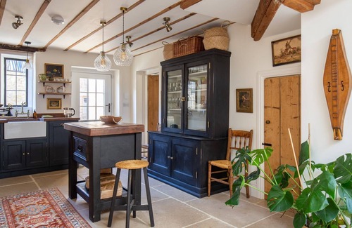 Chipping Norton Cottage | Little Oakley Cottage - sleeps 4 guests in 2 bedrooms