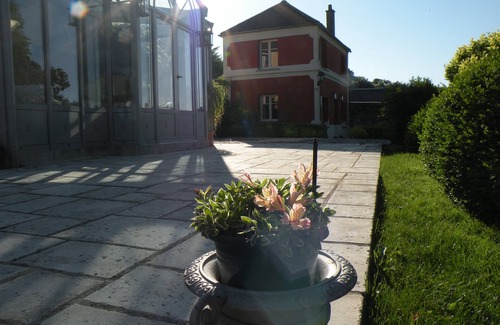 Saint-Nom-la-Breteche House | Little Red House, ideal for couple, private garden, in large secluded grounds