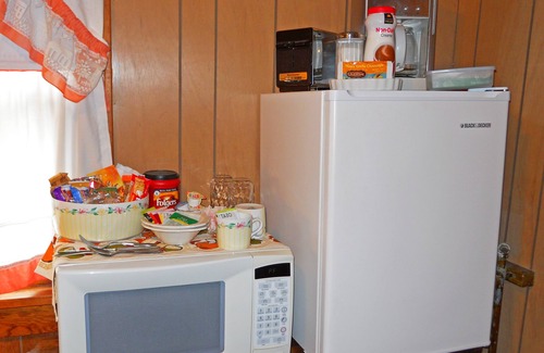 Leon House | Little River Inn Motel & Guest House