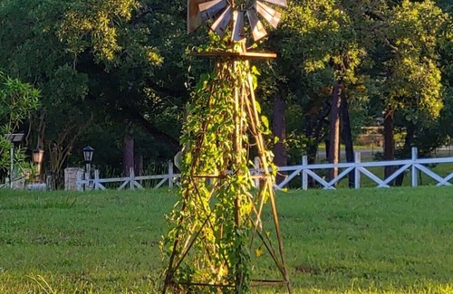 Camp Swift House | Little Rv in Bastrop. 3 miles from Lake Bastrop. Fire Pit , Fresh eggs available