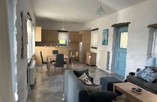 Korissia House | Little Seashell-Relaxing holidays overlooking the picturesque harbor