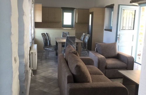 Korissia House | Little Seashell-Relaxing holidays overlooking the picturesque harbor