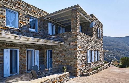 Korissia House | Little Seashell-Relaxing holidays overlooking the picturesque harbor