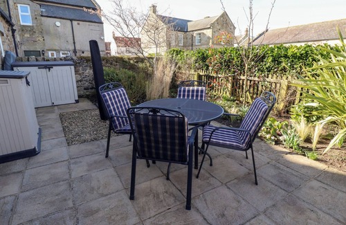 North Sunderland Cottage | LITTLE TERN, pet friendly, with a garden in Seahouses