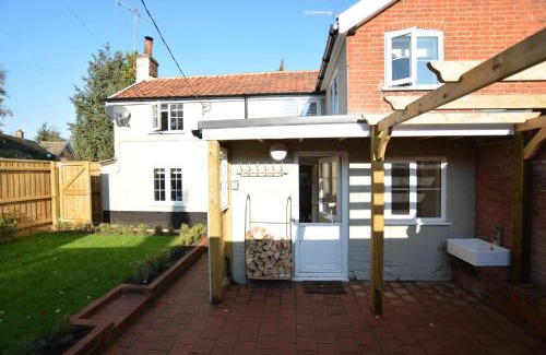 Melton House | Little Turnpike Cottage, Melton