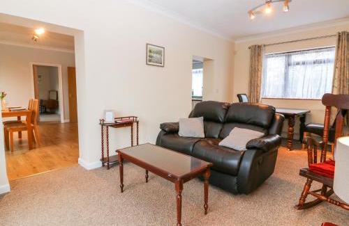 Dawlish House | Little Waycroft
