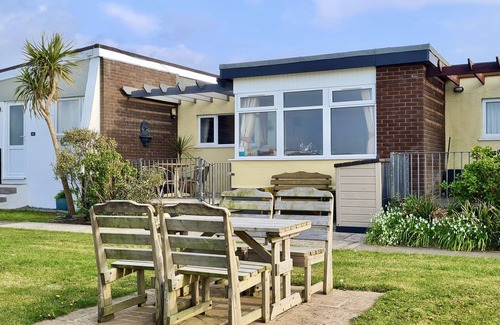 Widemouth Bay House | "Little Willows" Widemouth Bay, Sea and headland views *Indoor Swimming Pool*