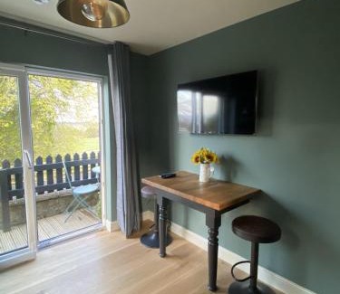 Tain Cabin | Little Woodbine