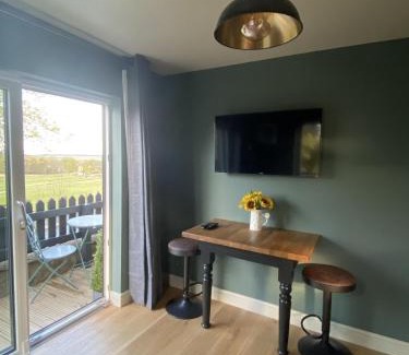 Tain Cabin | Little Woodbine