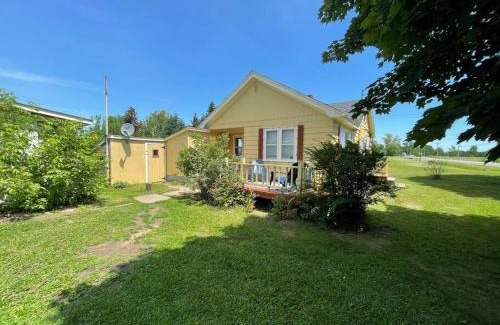 Port Williams House | Little Yellow House In The Heart Of The Valley
