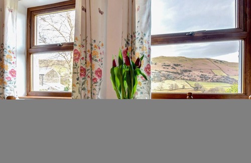 Kendal House | Littlewood cottage is in the village of Staveley. With fell views and walks straight from the door,