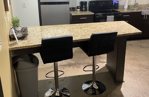 Lindridge-Martin Manor Apartment | Litty in The City