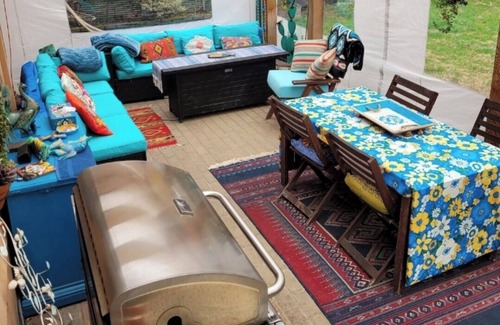 Laurelhurst Apartment | Live like a local in Laurelhurst—family friendly