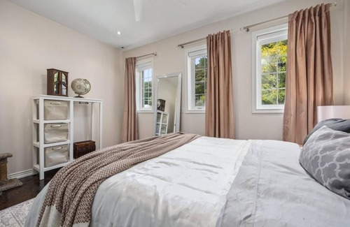 Midtown Toronto House | Live Like Royalty Close To Casa Loma
