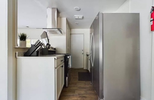 Rosewood Apartment | Live Oak Haven near Downtown Cola