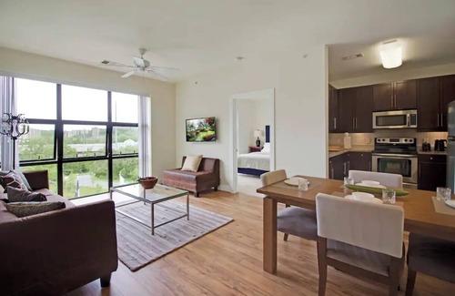 Eisenhower East Apartment | Live Well | Relax | Cozy | Old Town | 2 Bedrooms