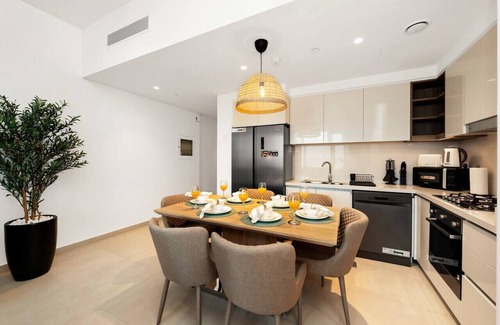 DIFC Apartment | Lively 2BR btwn DIFC & Downtown