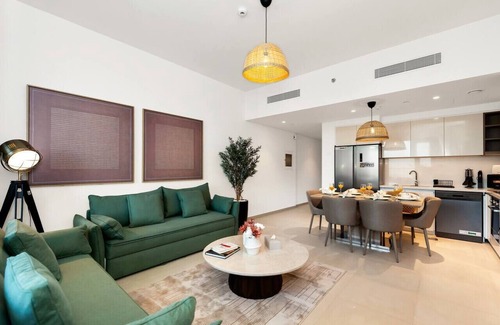 DIFC Apartment | Lively 2BR btwn DIFC & Downtown