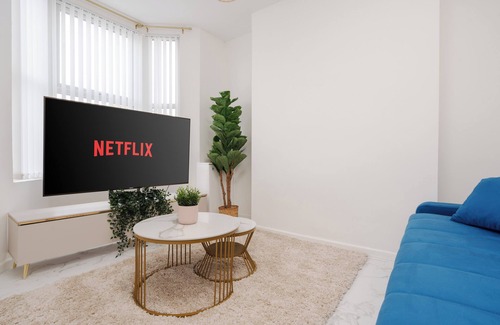 Anfield Apartment | Liverpool Luxe Retreat close to Everton Stadium