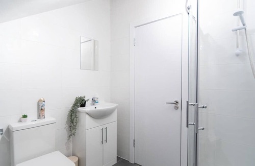 Westcliff-on-Sea Apartment | Livestay Luxury Studio Flat in Southend-on-Sea 9