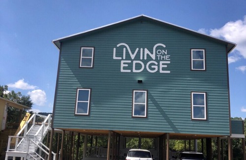 Glenwood Cabin | Livin on the Edge on the Caddo River