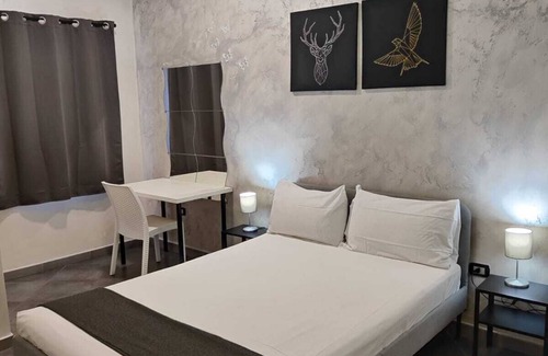 Arzano Bed & Breakfast | Living bed and breakfast has rooms and suites with hot tubs