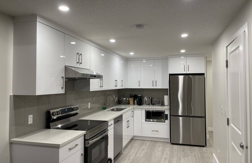 Calgary House | Livingston Two Bedrooms Suite
