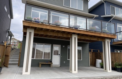 Calgary House | Livingston Two Bedrooms Suite