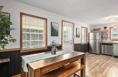 Lake Junaluska Cottage | Livy’s Lakeside Cottage, a 3 min walk to the lake!
